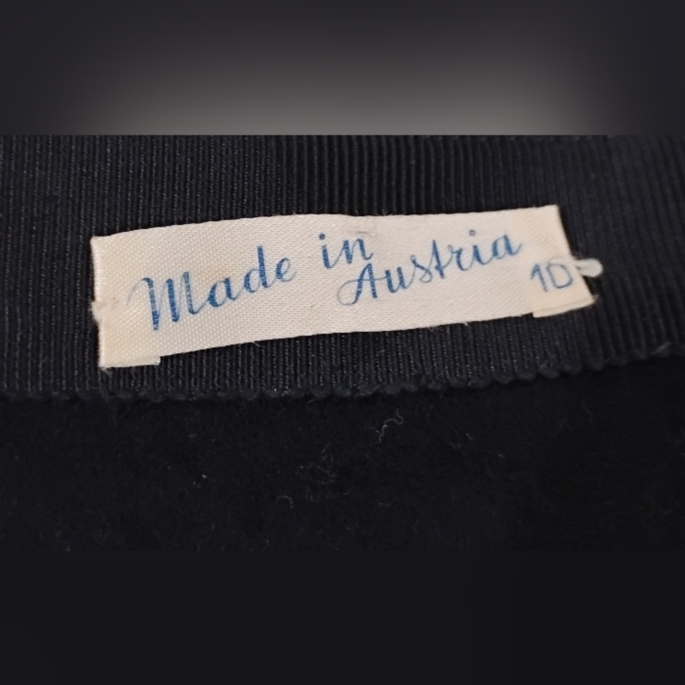 VINTAGE AUSTRIAN WOOL CIRCLE SKIRT - Picture 8 of 14
